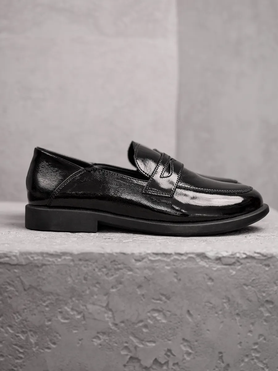 Туфли на низком каблуке кожаные весенние лоферы CV091-010B