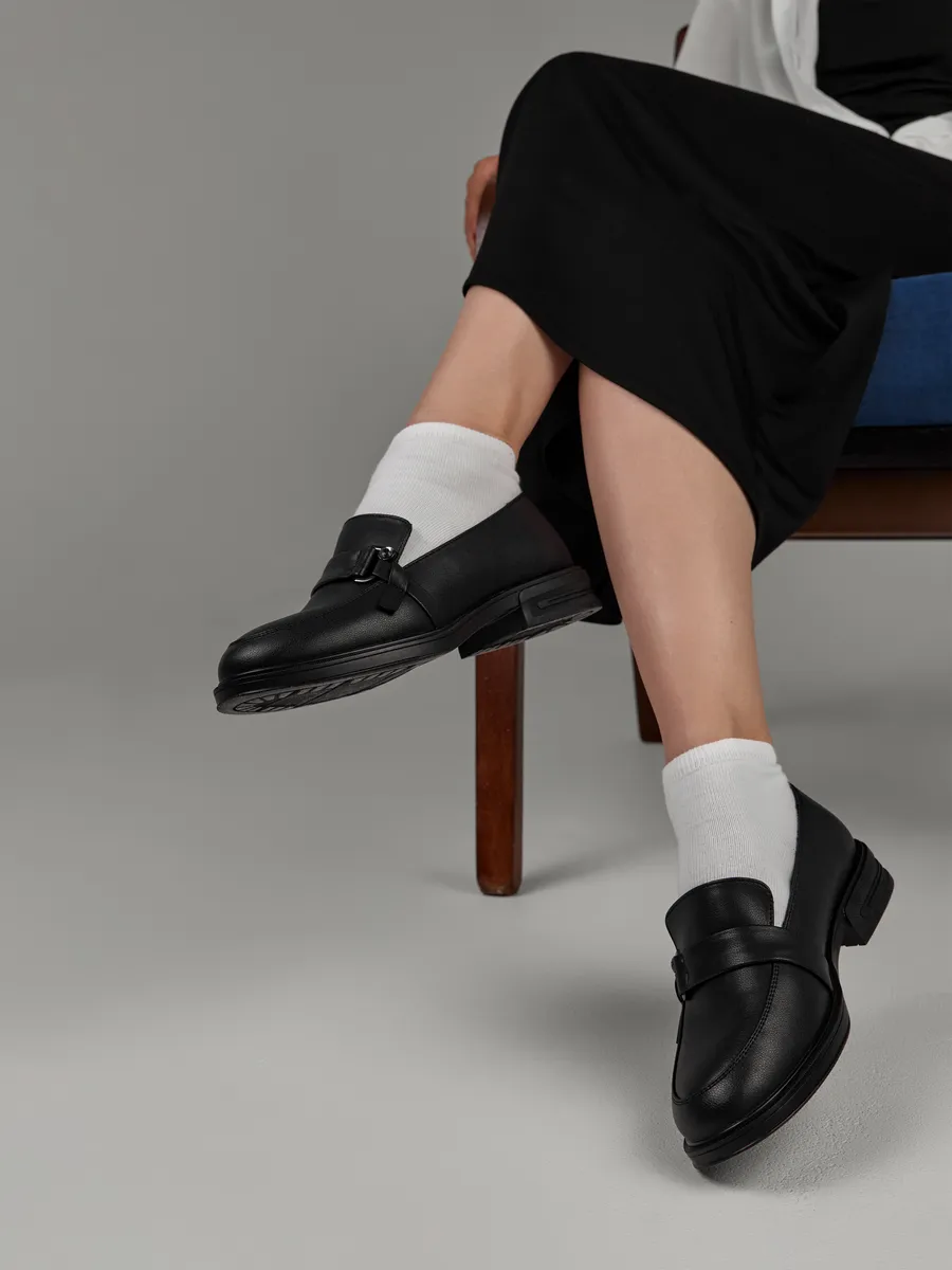 Лоферы женские натуральная кожа черные на каблуке XDN-52599-4A-ST