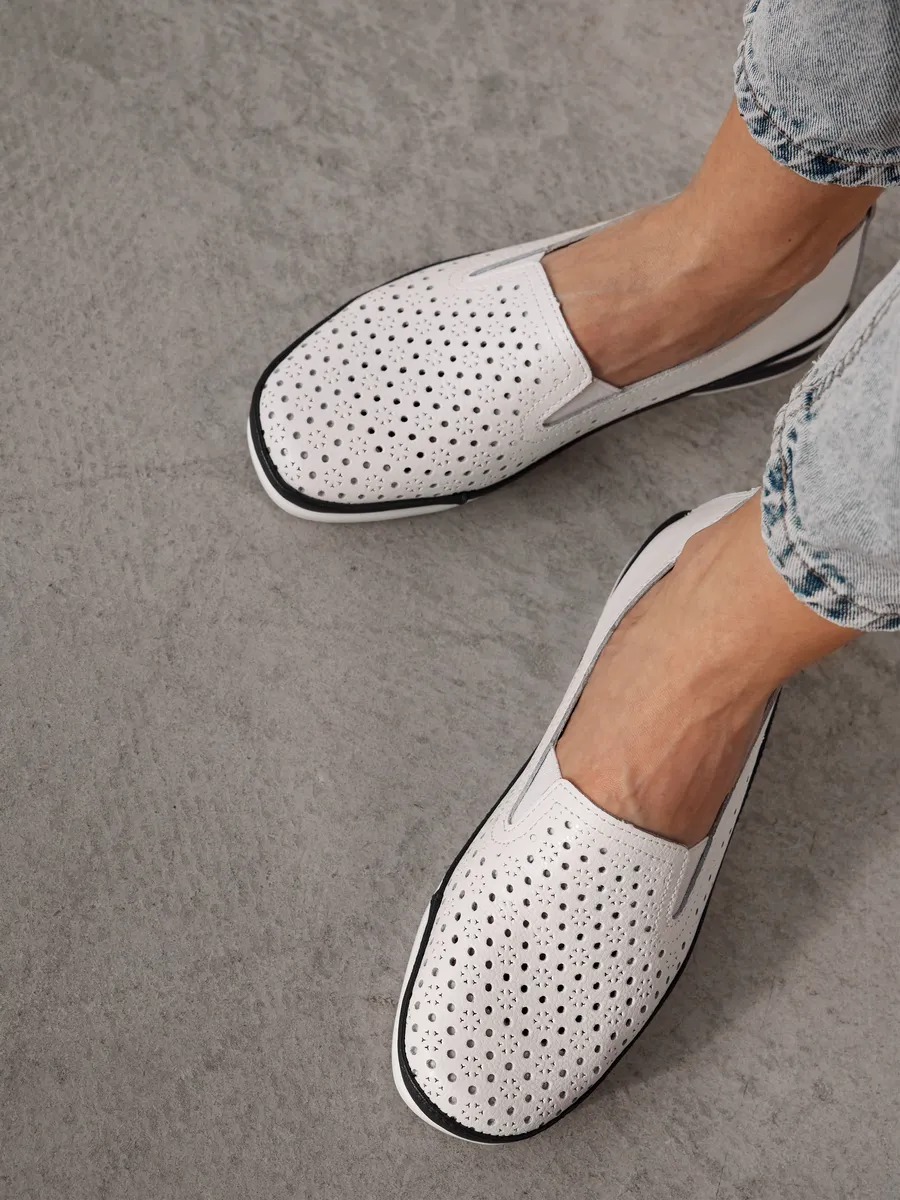 Мокасины натуральная кожа с перфорацией CN022-011B