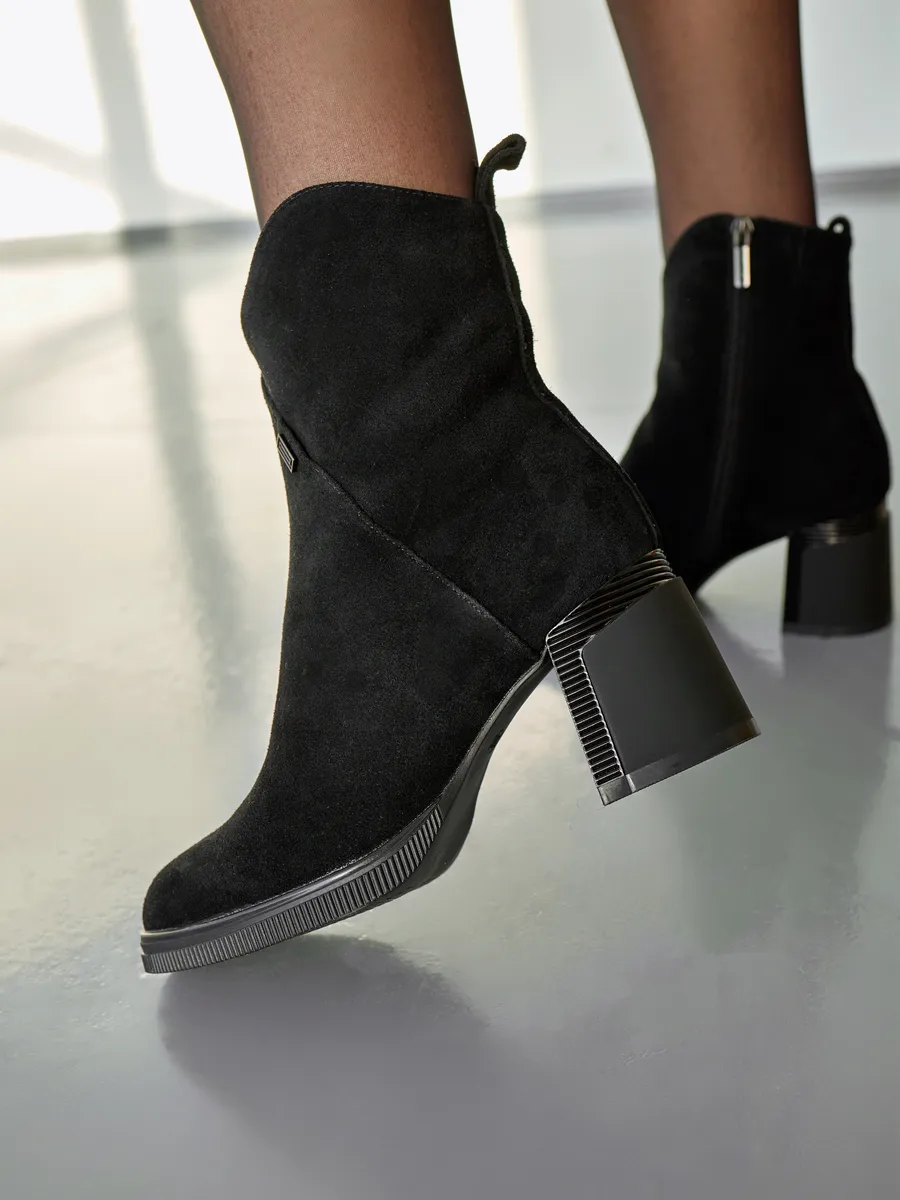 Ботинки женские зимние на каблуке замшевые U420-041