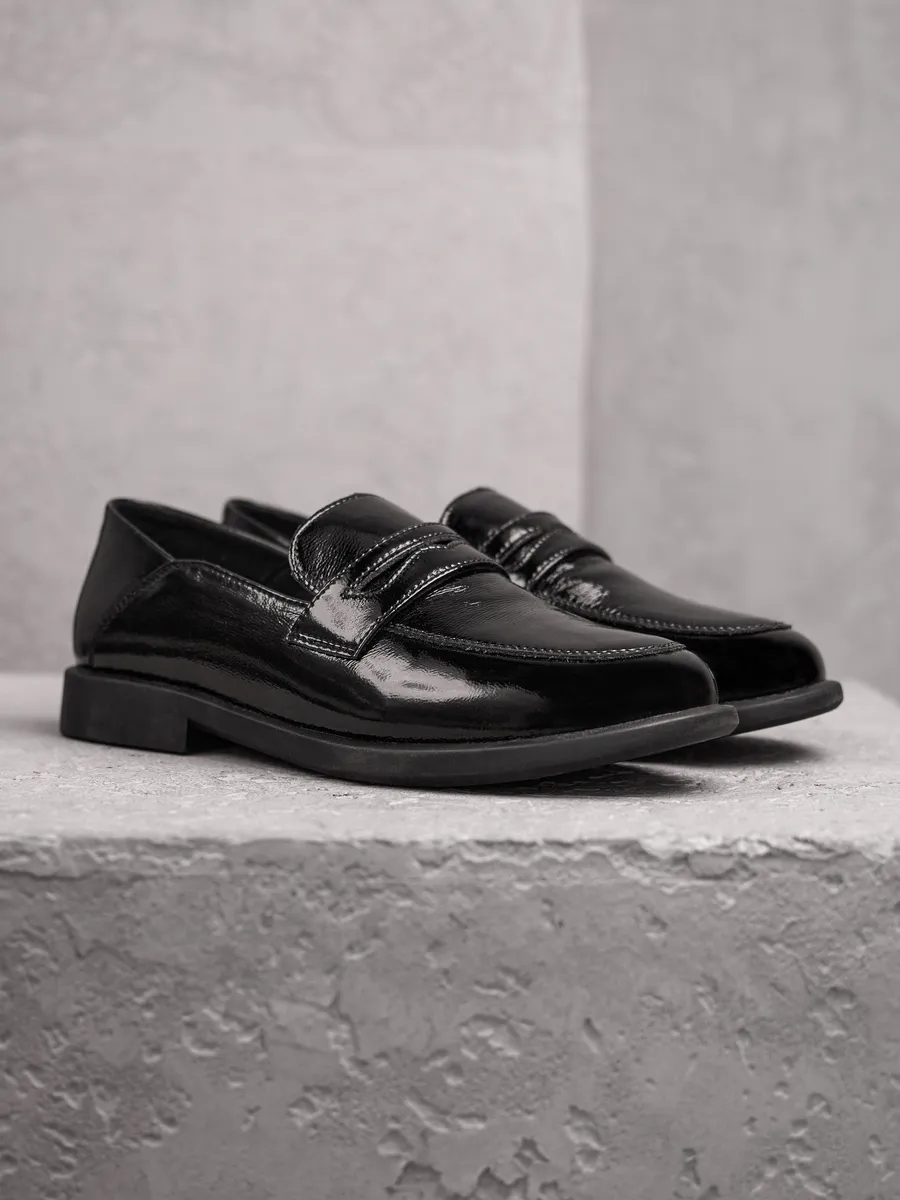 Туфли на низком каблуке кожаные весенние лоферы CV091-010B