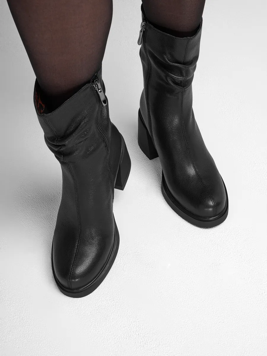 Cапоги женские зимние натуральная кожа на каблуке черные DZ054-01SY-BL