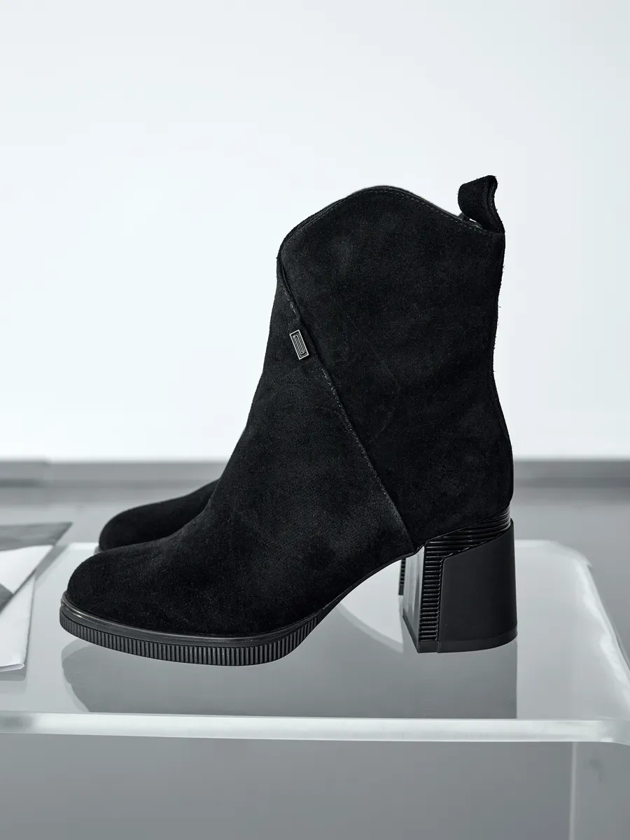 Ботинки женские зимние на каблуке замшевые U420-041