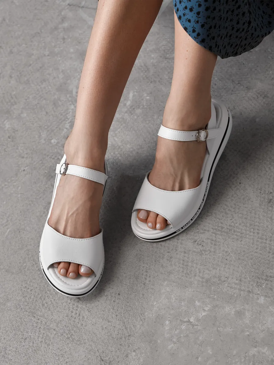 Босоножки женские летние на танкетке белые 2F6-97-112