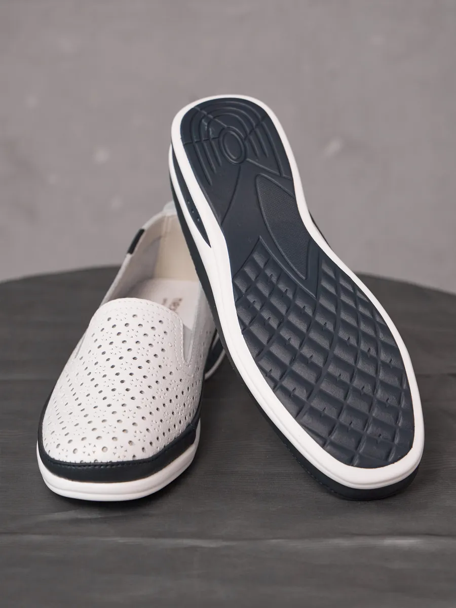 Мокасины натуральная кожа с перфорацией CN022-011B