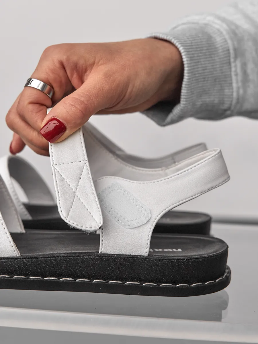 Босоножки женские летние без каблука белые 92AF05-112-1k