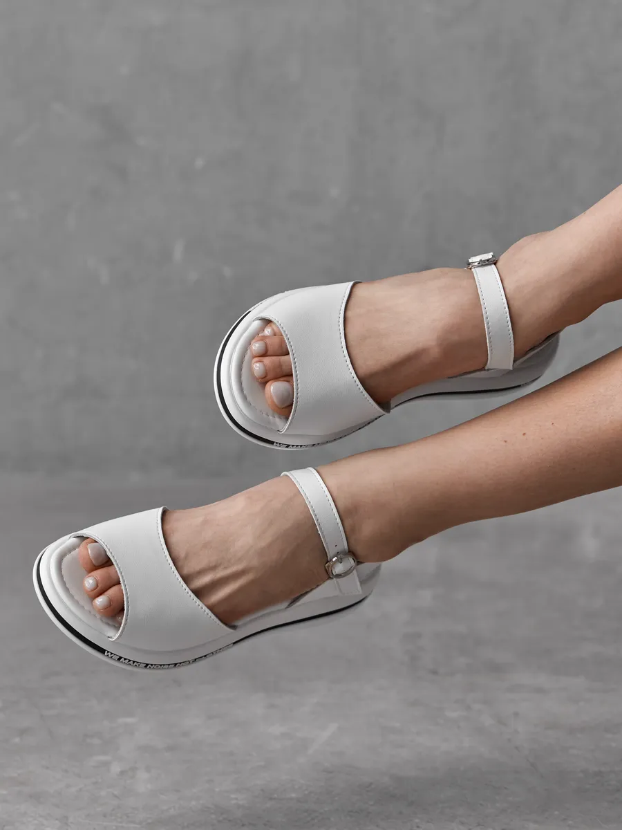 Босоножки женские летние на танкетке белые 2F6-97-112