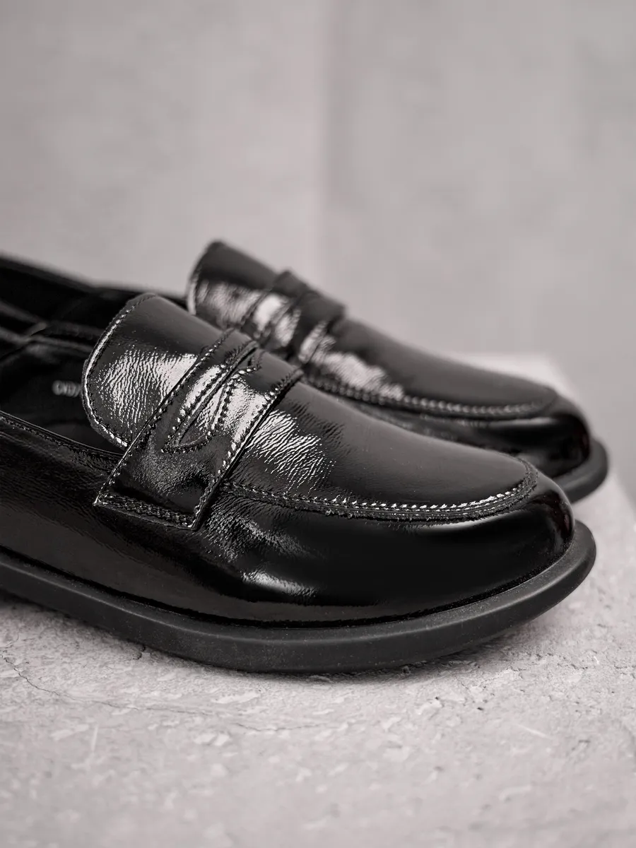 Туфли на низком каблуке кожаные весенние лоферы CV091-010B